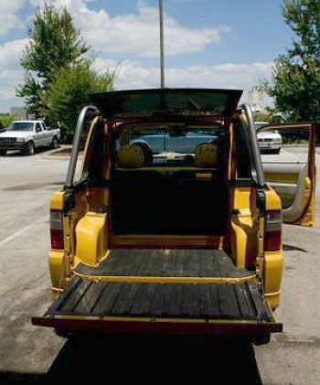 Illustration for article titled For $15,999, This 2001 Toyota bB Opendeck Is All Kinds Of Toyota Crazy